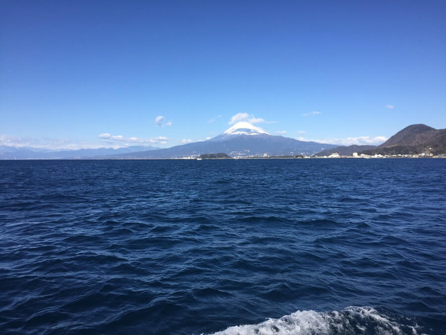 相模湾から見た富士山